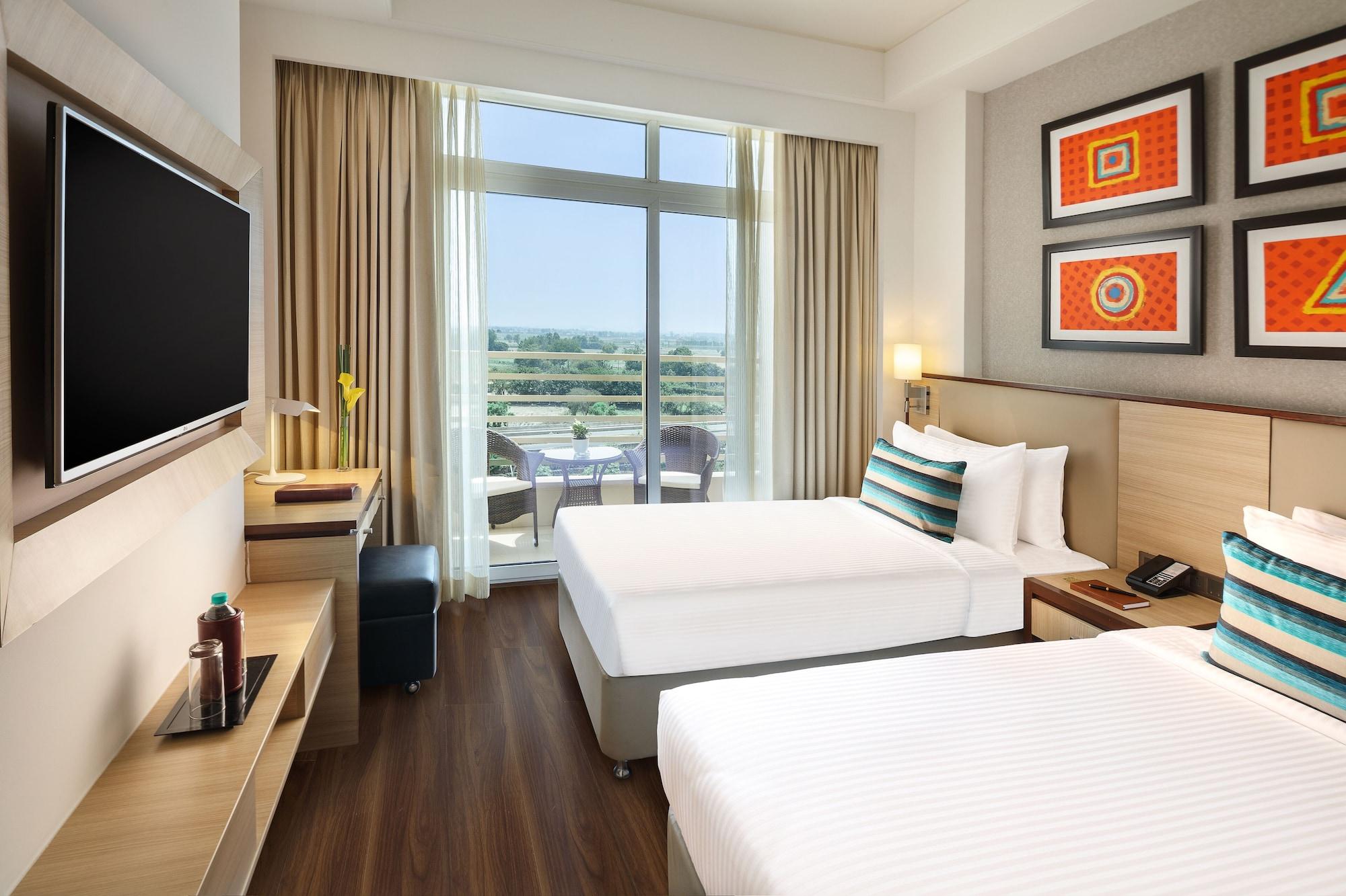 Sandal Suites By Lemon Tree Hotels Нойда Экстерьер фото