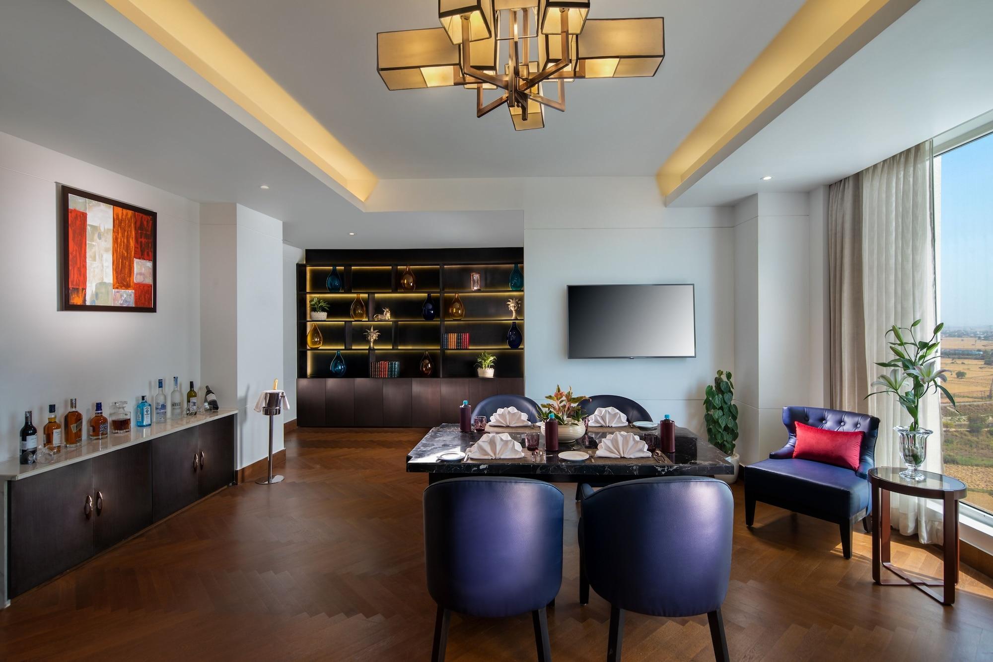 Sandal Suites By Lemon Tree Hotels Нойда Экстерьер фото
