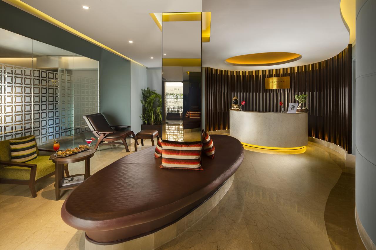 Sandal Suites By Lemon Tree Hotels Нойда Экстерьер фото