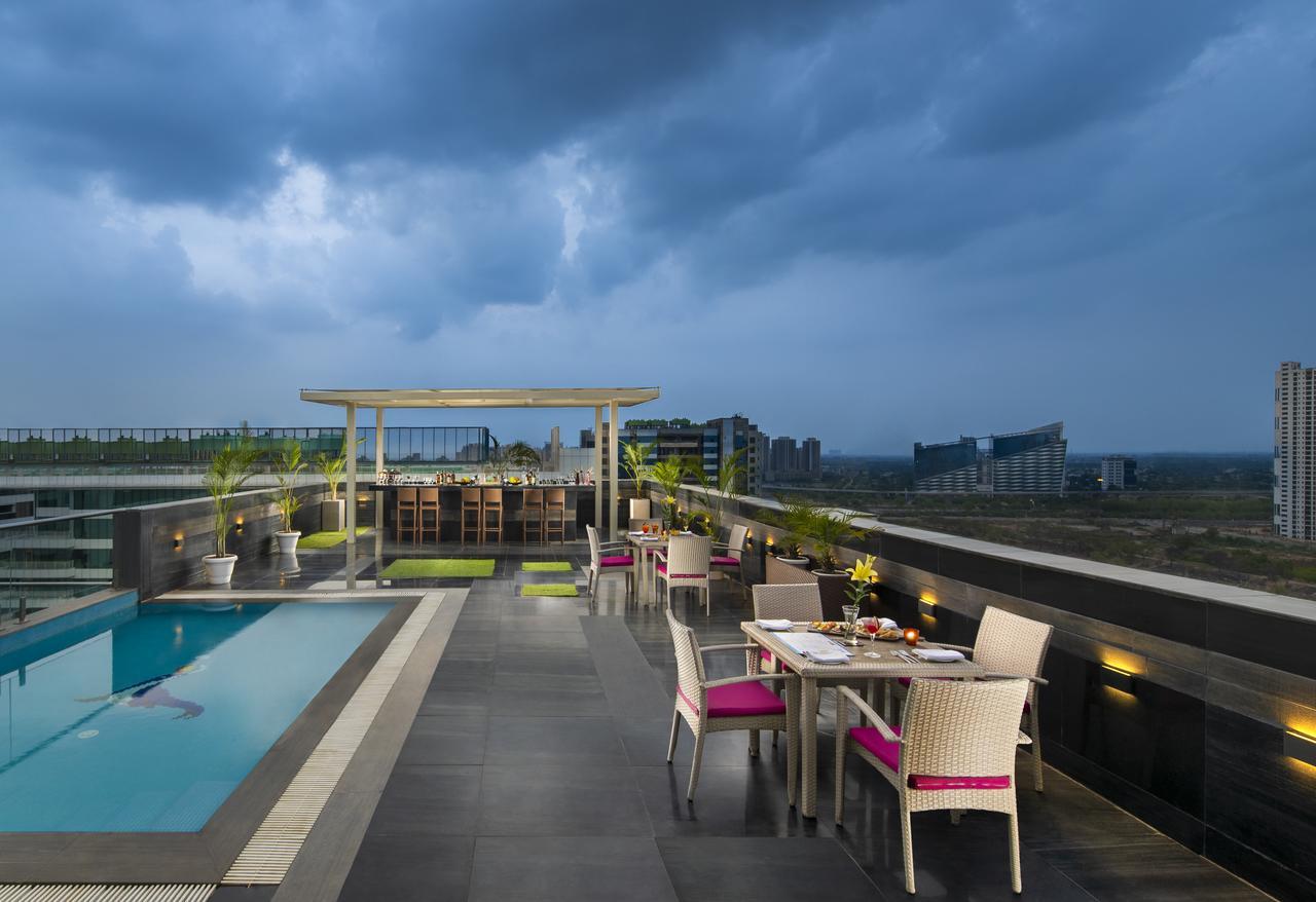 Sandal Suites By Lemon Tree Hotels Нойда Экстерьер фото