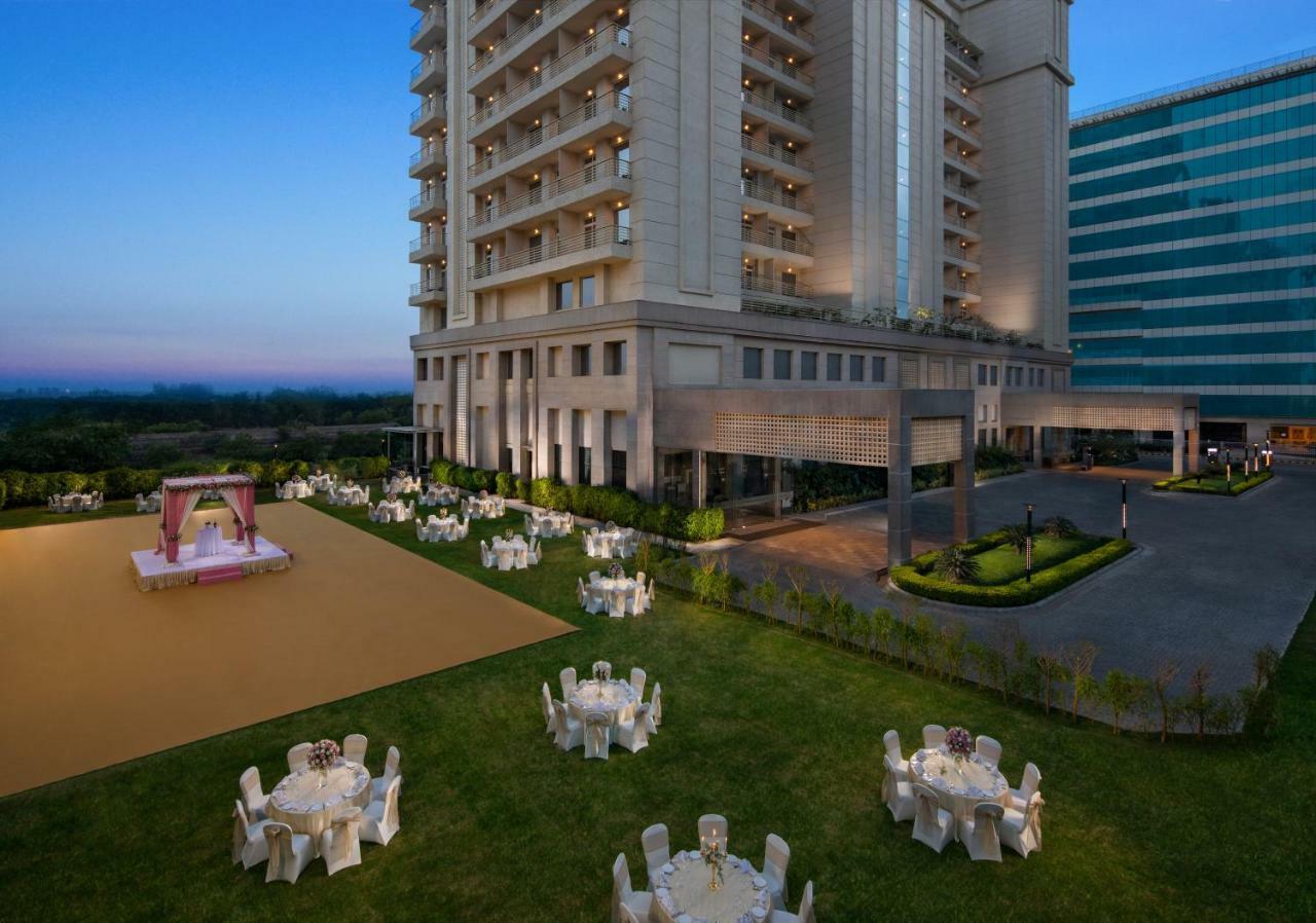Sandal Suites By Lemon Tree Hotels Нойда Экстерьер фото