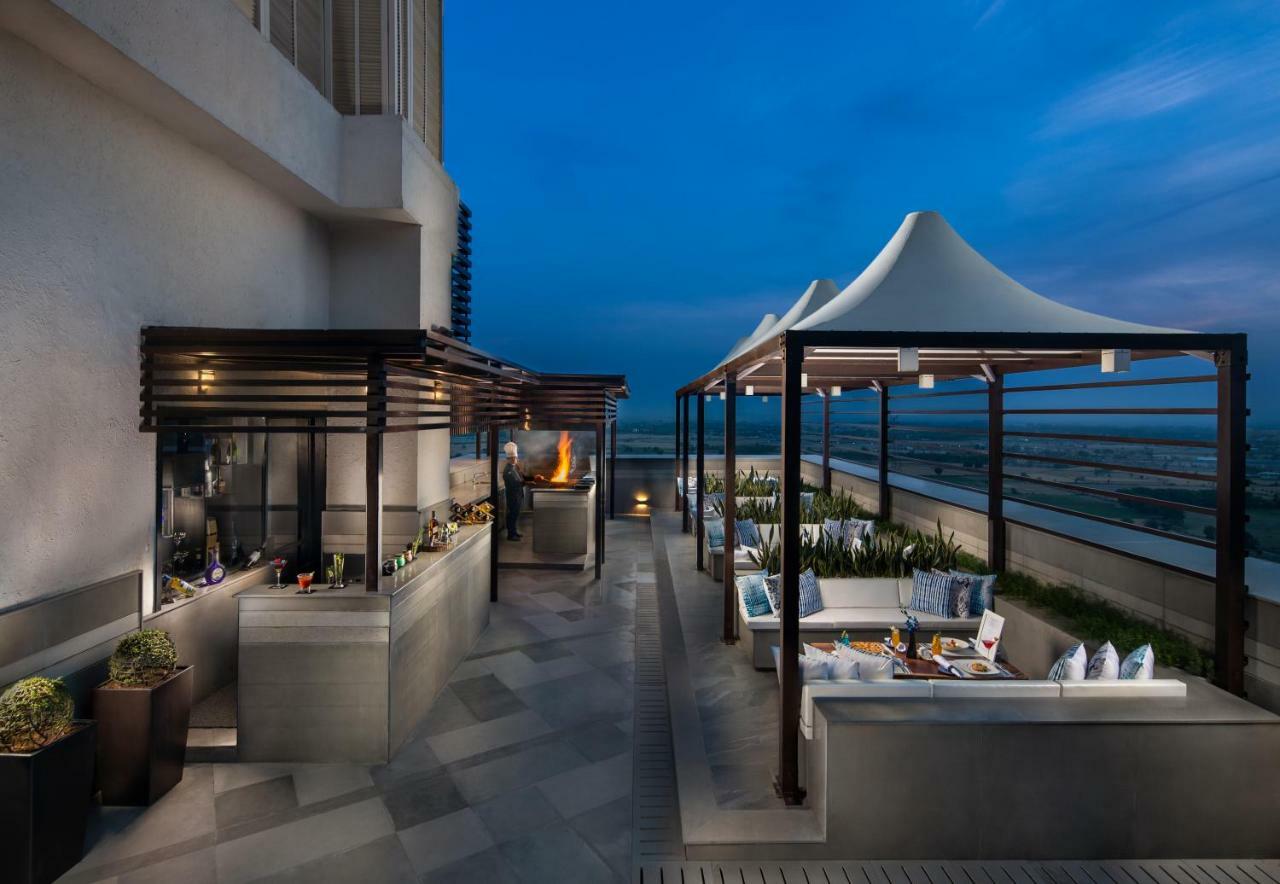Sandal Suites By Lemon Tree Hotels Нойда Экстерьер фото