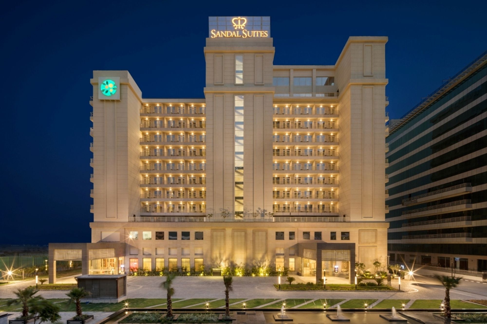 Sandal Suites By Lemon Tree Hotels Нойда Экстерьер фото
