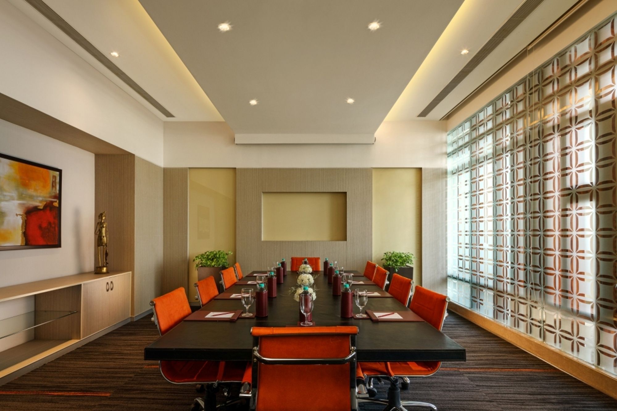 Sandal Suites By Lemon Tree Hotels Нойда Экстерьер фото