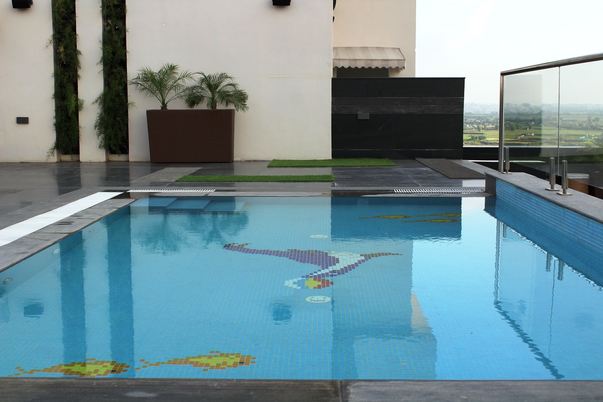 Sandal Suites By Lemon Tree Hotels Нойда Экстерьер фото